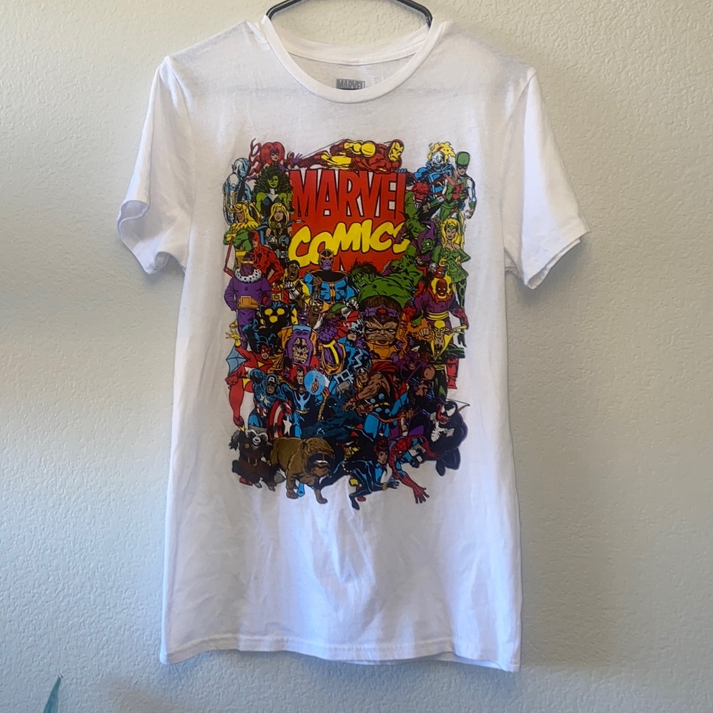 MARVEL T-shirt